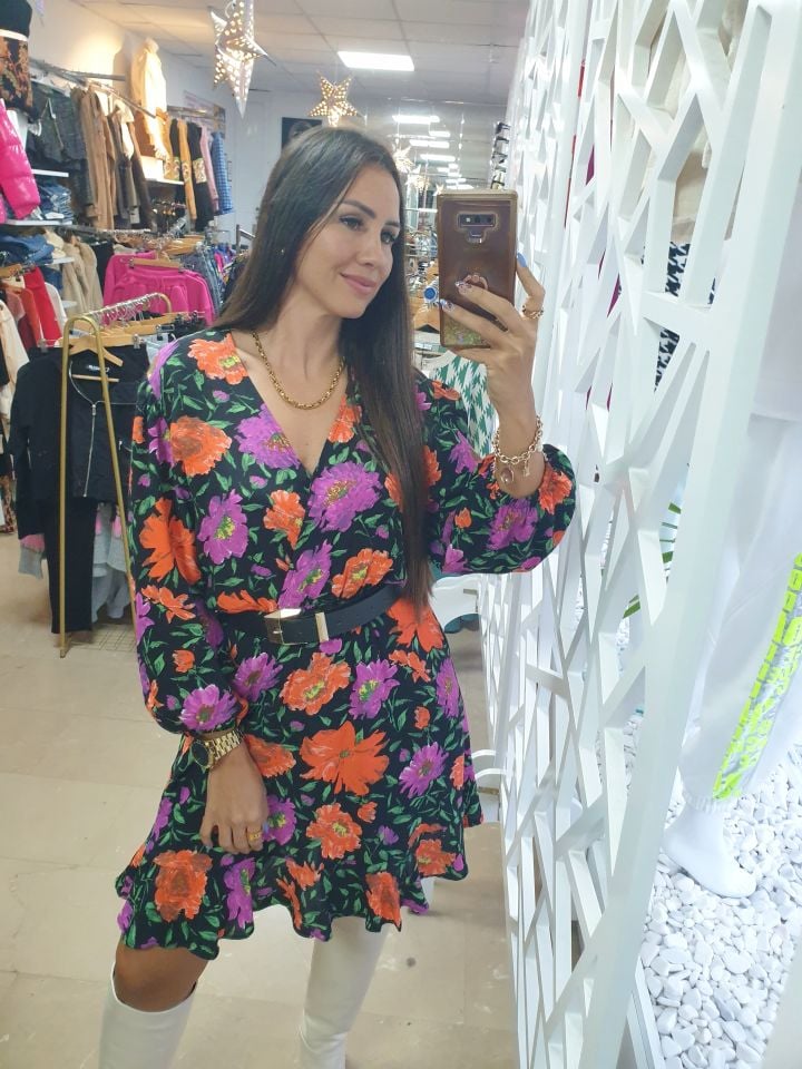 Çiçekli elbise