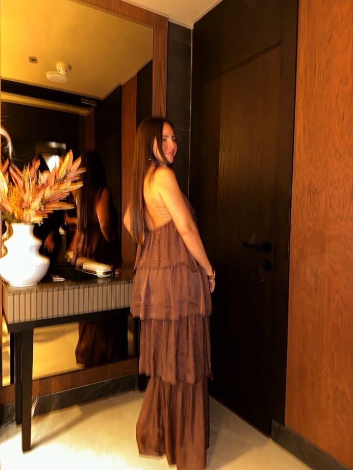 İpek sırtı açık elbise