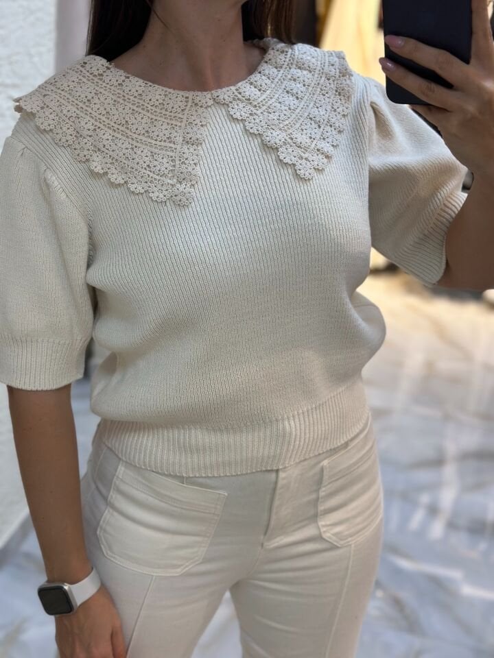Yakası bebe dantelli triko bluz
