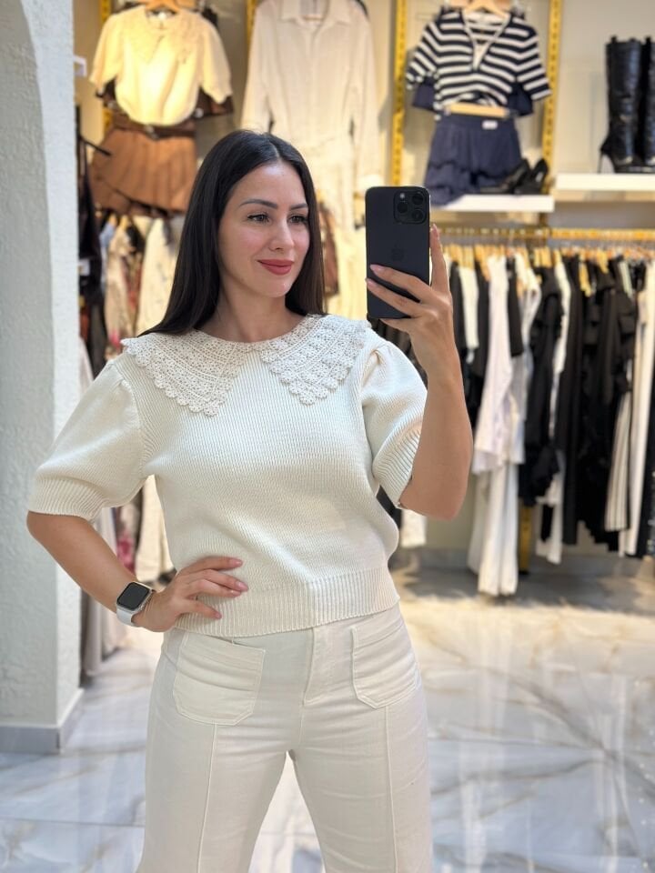 Yakası bebe dantelli triko bluz