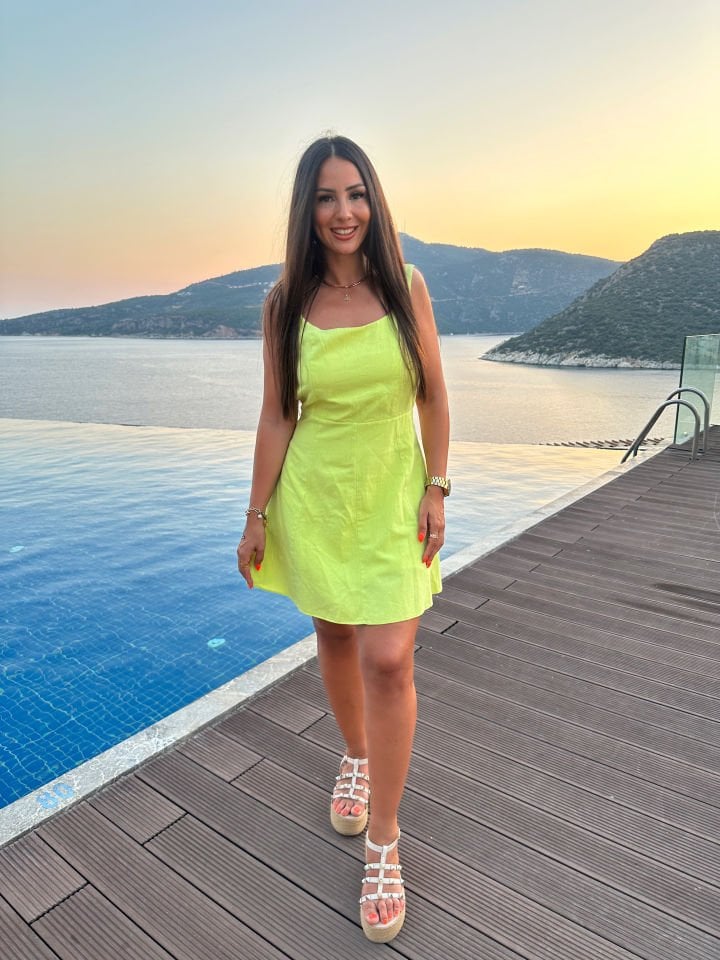 Sırtı açık keten elbise