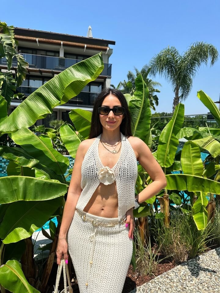 Gül detaylı ekru ikili etekli takım