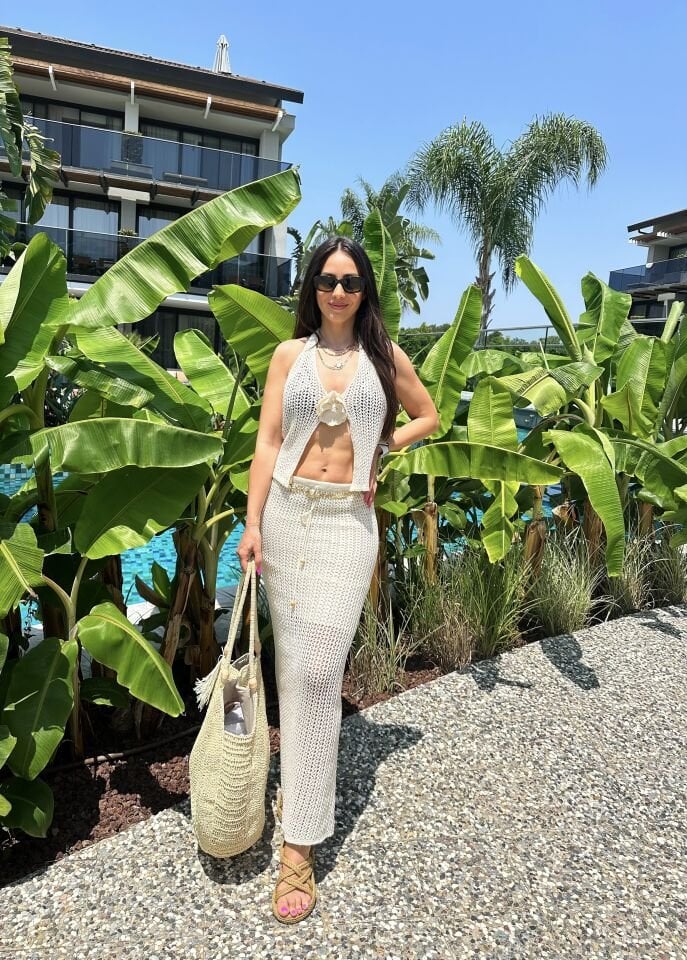 Gül detaylı ekru ikili etekli takım